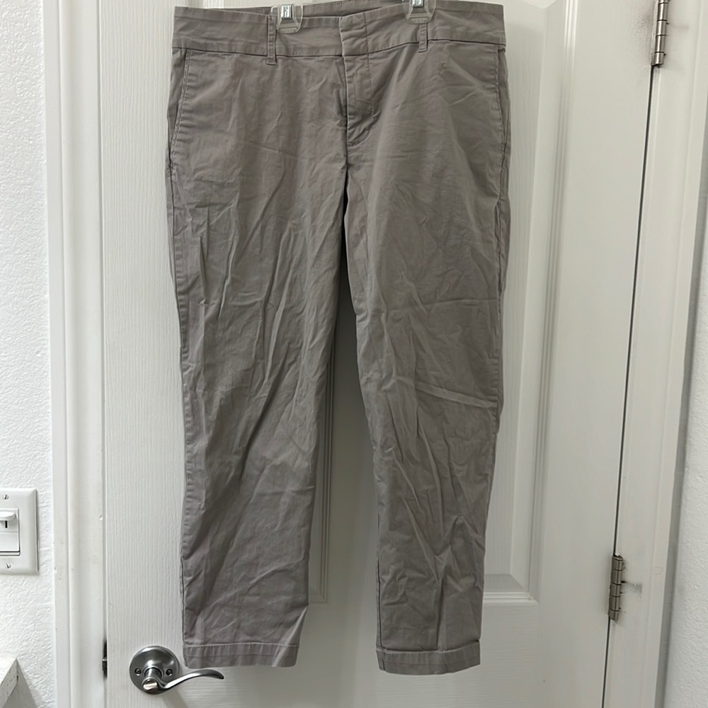 DONATING 4/25/23: 🏖️KUT from the cloth grey crop pants 👖